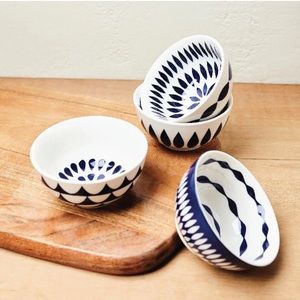 🆕 Be Home Set of 4 Dip Bowls in white and blue design